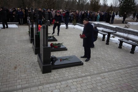 Вторая годовщина гибели Гиви: тысячи земляков почтили память Героя Донбасса (ФОТО, ВИДЕО)