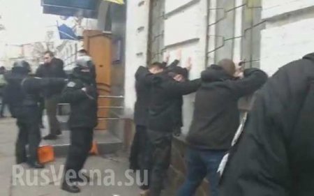 Киев: Десятки неонацистов задержаны при попытке штурма управления полиции (ФОТО)