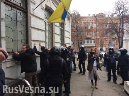 Опубликованы кадры избиения и жёсткого задержания нацистов в Киеве (ВИДЕО 18+)