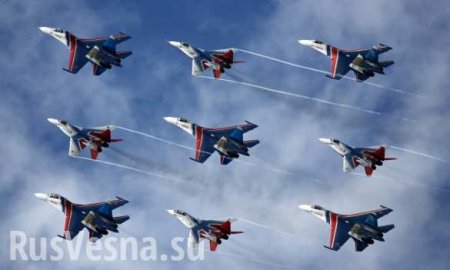 «Русские Витязи» показали новую фигуру высшего пилотажа на тяжёлых истребителях (ВИДЕО)