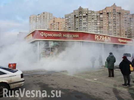 В Киеве загорелся магазин Roshen (ФОТО, ВИДЕО)