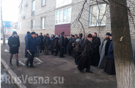 На украинском блокпосту задержали архиерея Горловской епархии (ФОТО)
