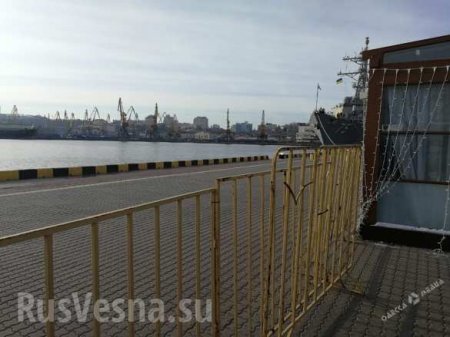 Американский эсминец с «Томагавками» пришвартовался в порту Одессы (ФОТО)
