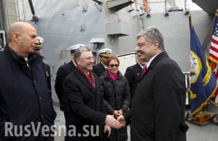 Шоу президента Украины на американском эсминце: Порошенко купил Курта Волкера с потрохами