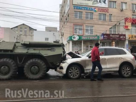 В Курске столкнулись 2 БТР и автомобили (ФОТО, ВИДЕО)