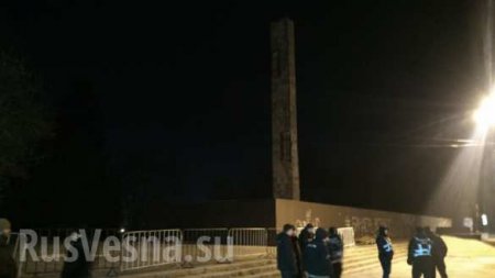 С третьей попытки: Во Львове снесли Монумент славы (ФОТО, ВИДЕО)