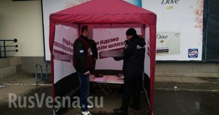 В Николаеве напали на палатку агитаторов Порошенко (ФОТО)