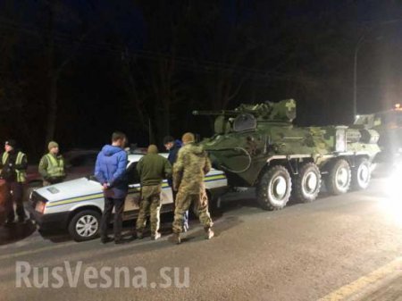 Без тормозов: Военные ВСУ на БТР наехали на автомобиль военной инспекции (ФОТО, ВИДЕО)