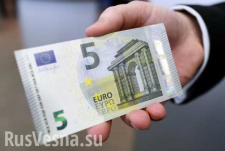 Украинец попытался дать взятку в 5 евро в Латвии и был оштрафован на 4300 евро