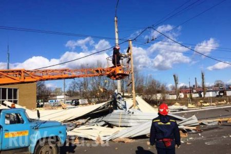 Сорванные крыши и обесточенные сёла: над Украиной пронёсся ураган (ФОТО)
