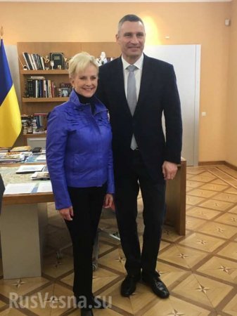 Вдова Маккейна прилетела на Украину наблюдать за выборами (ФОТО)