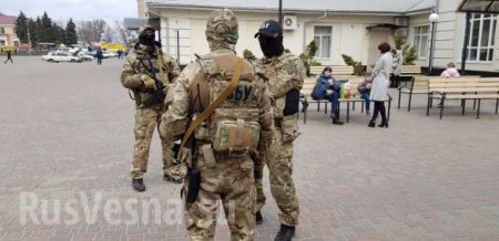 Улицы украинских городов заполонили «зелёные человечки» в масках и с оружием (+ВИДЕО, ФОТО)