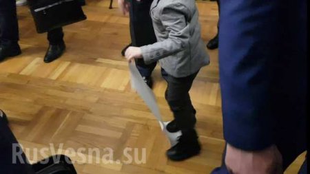Внук Порошенко едва не порвал деду бюллетень (ФОТО, ВИДЕО)