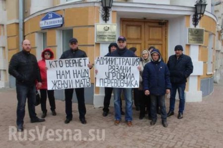 Скандал: к зданию рязанской администрации привезли гроб с телом женщины (ФОТО, ВИДЕО)