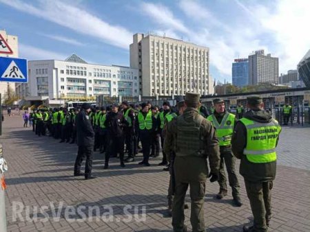 Дебаты Порошенко с Порошенко: к «Олимпийскому» сгоняют полицию (ФОТО, ВИДЕО)