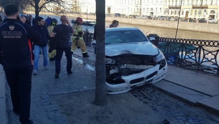 Ранее судимый лихач на BMW врезался в толпу пешеходов в Петербурге (ФОТО, ВИДЕО)