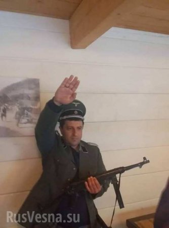 Это Украина: мэр со «шмайсером» зиговал в нацистской форме (ФОТО)