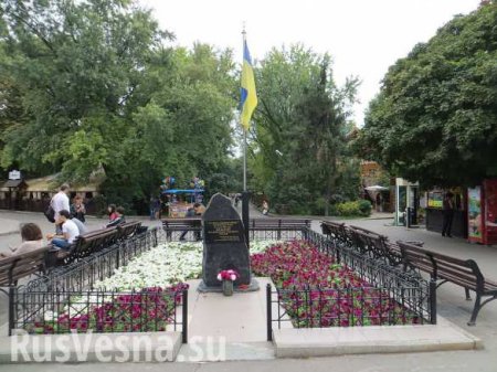В центре Харькова разбили памятный знак в честь провозглашения суверенитета Украины (ФОТО)