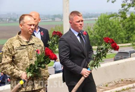 Перепутал войну: Новый командующий «ООС» возложил цветы к памятнику «атошникам» (ФОТО)