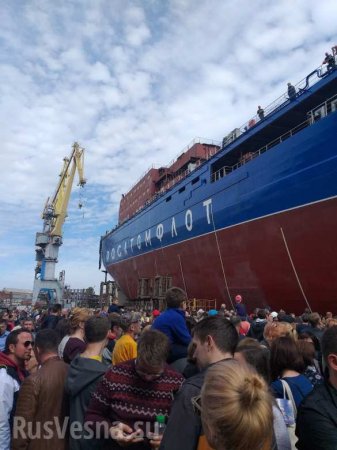 В Петербурге спустили на воду новый атомный ледокол (ФОТО)