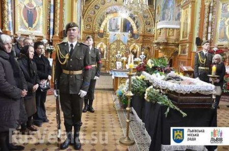 Во Львове помпезно похоронили уничтоженного на Донбассе «ВСУшника» (ФОТО)