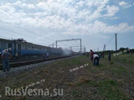 Страна гиперлупов: на Украине поезд загорелся на ходу, пассажиров высадили в поле (ФОТО)