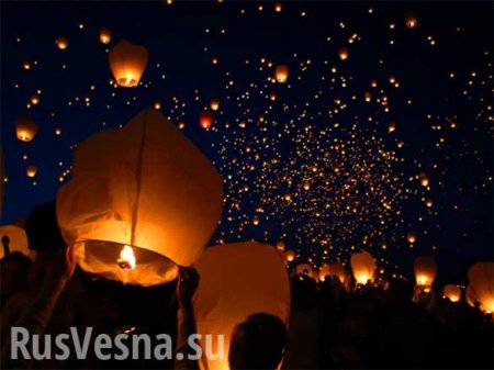 Жители ДНР и России запустили в небо более 2000 фонариков в знак памяти о погибших детях Донбасса (ФОТО)