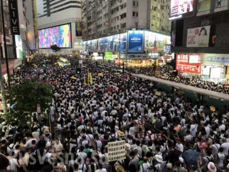 Майдан в Китае? — на улицы Гонконга вышли сотни тысяч человек (ФОТО, ВИДЕО)