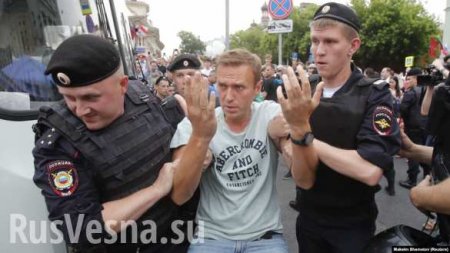 Навального задержали на несогласованном марше в поддержку журналиста Голунова (ФОТО)