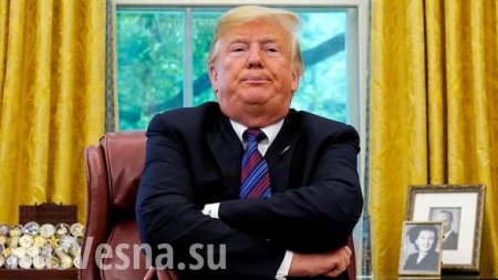 Трамп случайно «слил» секретную сделку, размахивая документом (ФОТО)