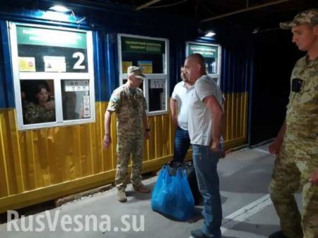 Капитан украинского судна, арестованного в Крыму, вернулся на Украину (ФОТО, ВИДЕО)