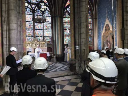 Впервые после пожара: в Нотр-Даме прошла необычная служба (ФОТО, ВИДЕО)