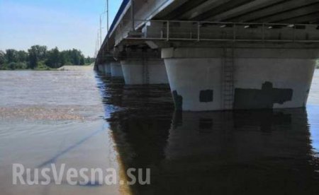 ЧП в Иркутской области: сильнейший потоп, затоплена федеральная трасса «Сибирь», дома смывает в реку (ФОТО, ВИДЕО)