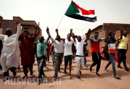 По сценарию Майдана — на митинге в Судане неизвестные снайперы открыли огонь по толпе, множество убитых (ФОТО, ВИДЕО)
