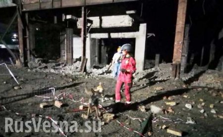 Рухнувшая фабрика на Украине погребла под собой человека, есть раненые (ФОТО)