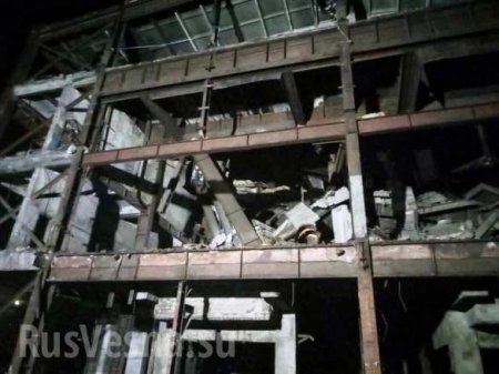 Рухнувшая фабрика на Украине погребла под собой человека, есть раненые (ФОТО)