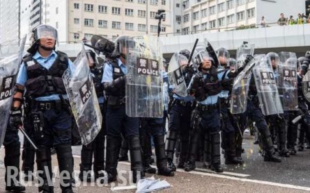 Китайская полиция вместе с мафией жёстко подавила майдан в Гонконге (ФОТО, ВИДЕО)