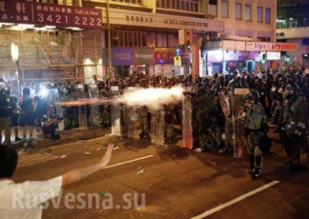 Китайская полиция вместе с мафией жёстко подавила майдан в Гонконге (ФОТО, ВИДЕО)