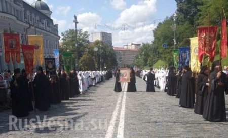 Многотысячный Крестный ход УПЦ в Киеве (ФОТО, ВИДЕО)