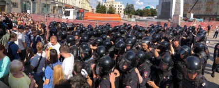 «Майдан» в Москве: протестующие прорвали оцепление, полиция готовится к жёстким задержаниям (ФОТО, ВИДЕО)