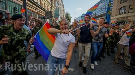 Главком армии Швеции возглавил парад однополых извращенцев (ФОТО)