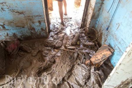 Шок в украинской степи: Сель прорвал дамбу, утопив село в грязи (ФОТО, ВИДЕО)