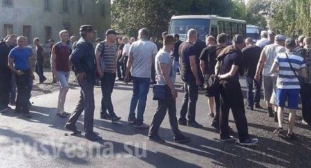 Украинские шахтёры голодают и перекрывают дороги (ФОТО)