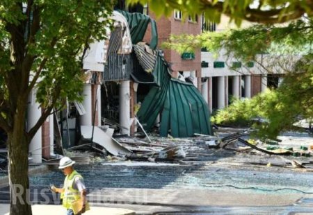 Взрыв в торговом центре в США: здание частично разрушено (ФОТО, ВИДЕО)