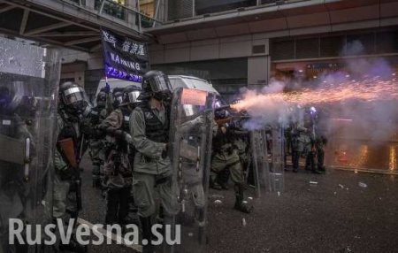 Протесты в Гонконге: полицейские применили огнестрельное оружие (ФОТО, ВИДЕО)