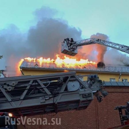 В Москве сильный пожар: горит древний монастырь (ФОТО, ВИДЕО)