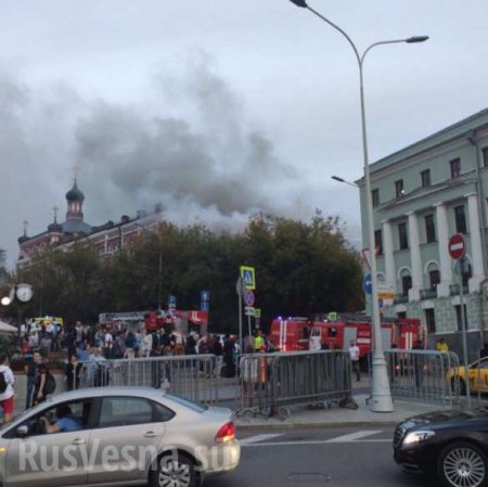 В Москве сильный пожар: горит древний монастырь (ФОТО, ВИДЕО)