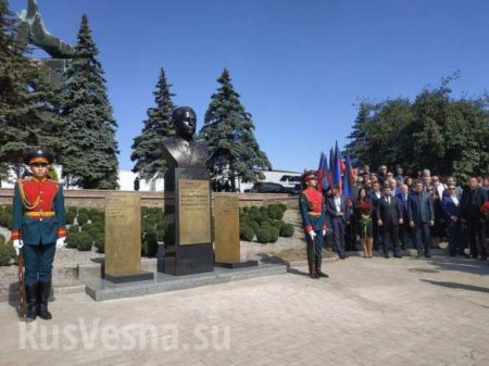 В Донецке установлен бюст Захарченко (ФОТО)