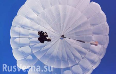 Армия ДНР: Донецкие парашютисты совершенствуют технику прыжков (ВИДЕО)