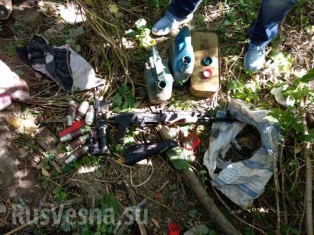 В ЛНР у местного жителя изъят арсенал с оружием и наркотики (ФОТО)
